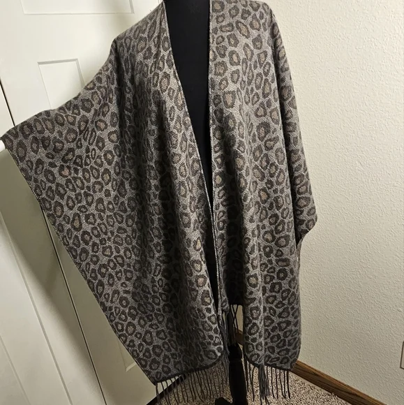 Animal Print Ruana Shawl Wrap Poncho Neutral Colors One Size with Fringe - Picture 3 of 5